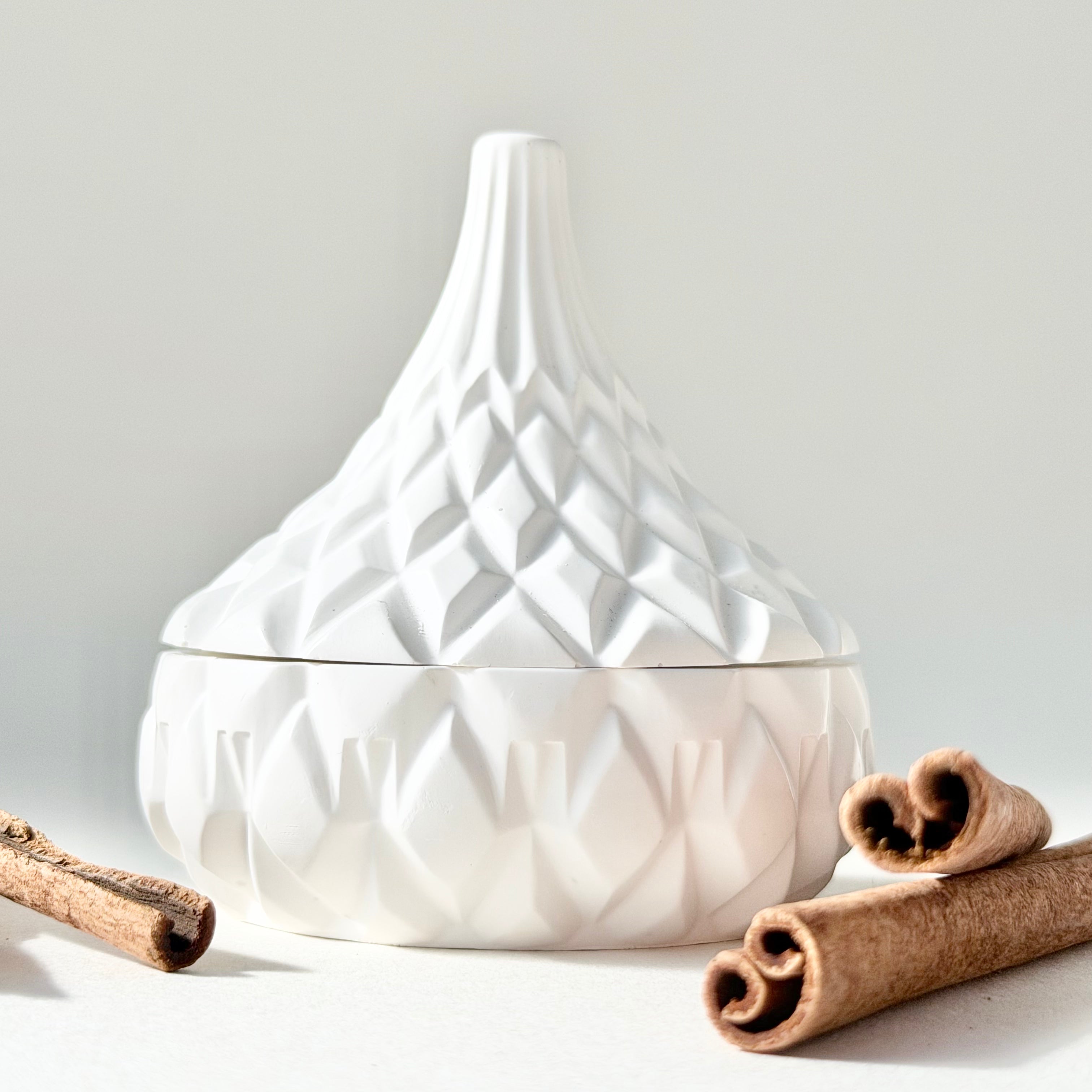 Cinnamon and Cedarwood Tagine Candle